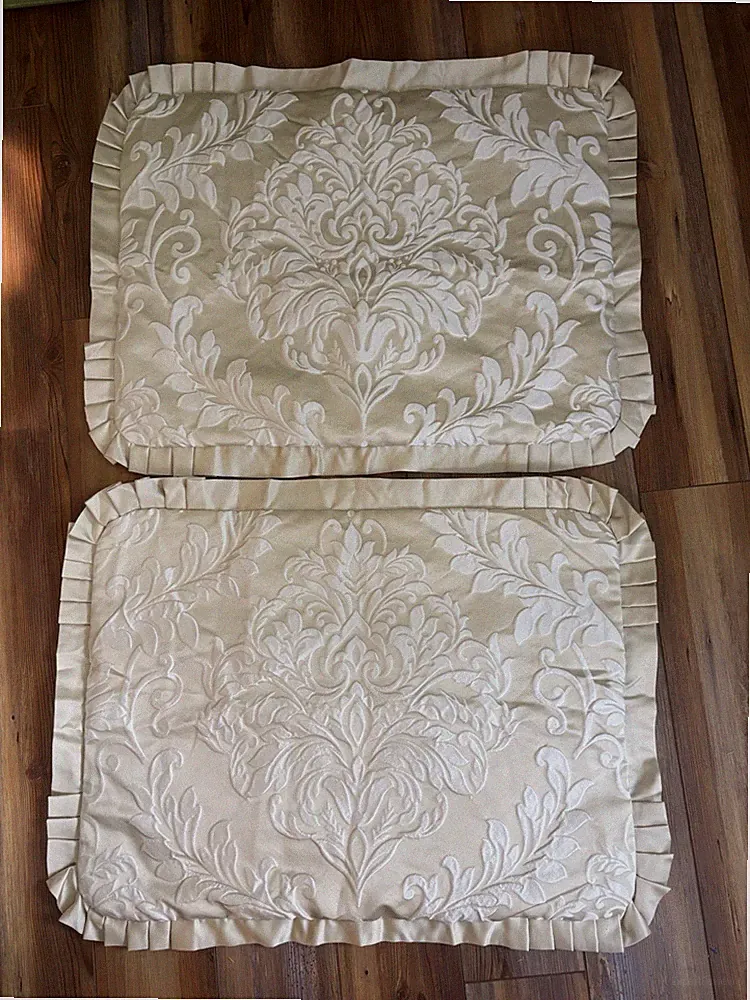 J.QUEEN Damask Quilted Shams Pair Standard Ivory Beige Reversible 30”x23”