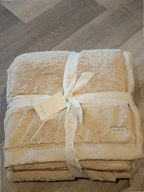 Saranoni Lush XL Ivory Blanket Buttery Soft NWT