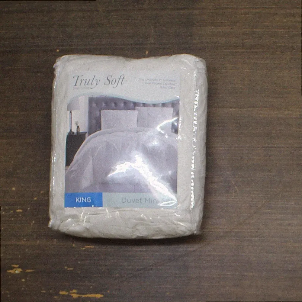 Truly Soft Pleated Duvet Set Ivory Polyester 3-Piece Ivory Off White King